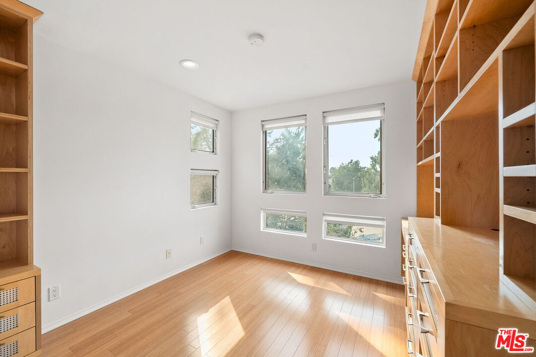 1011 Pacific St Unit: 1