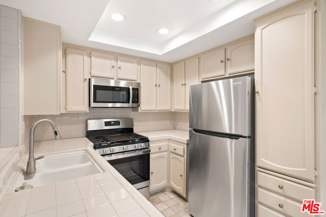 839 S Holt Ave Unit: 104