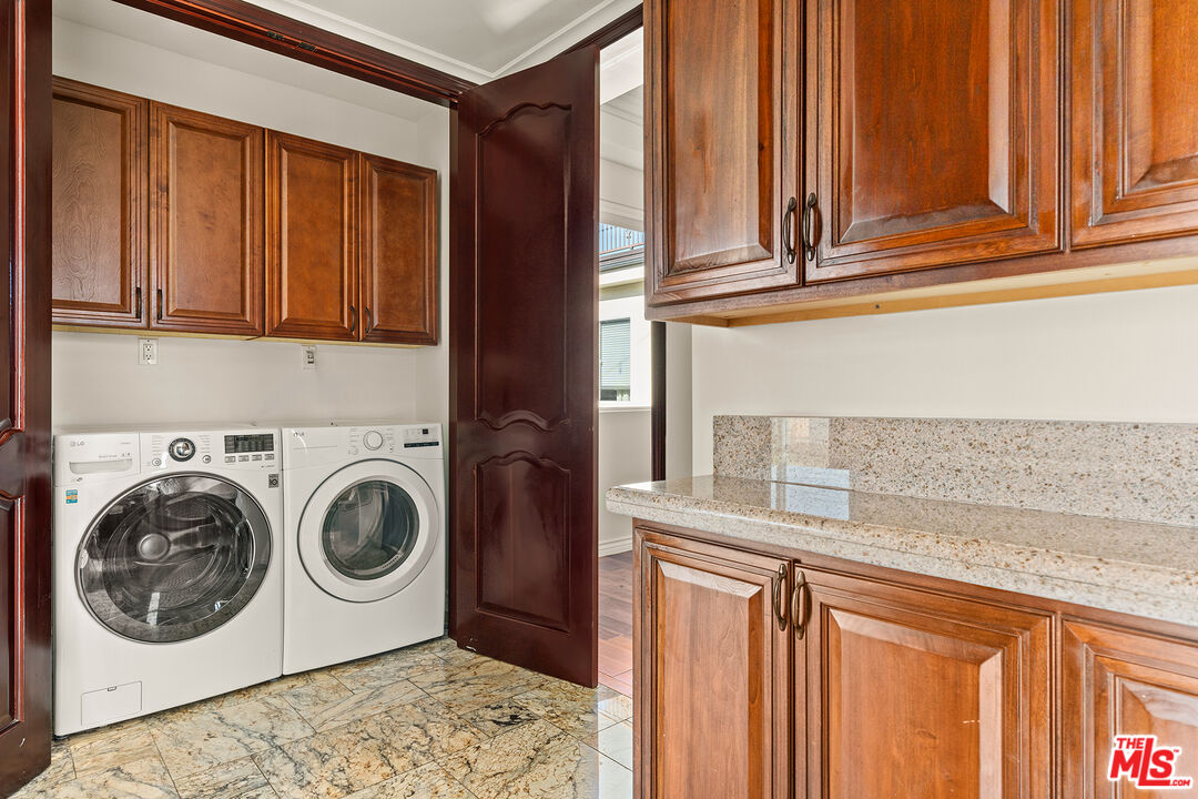 632 N Kings Rd Unit: 302