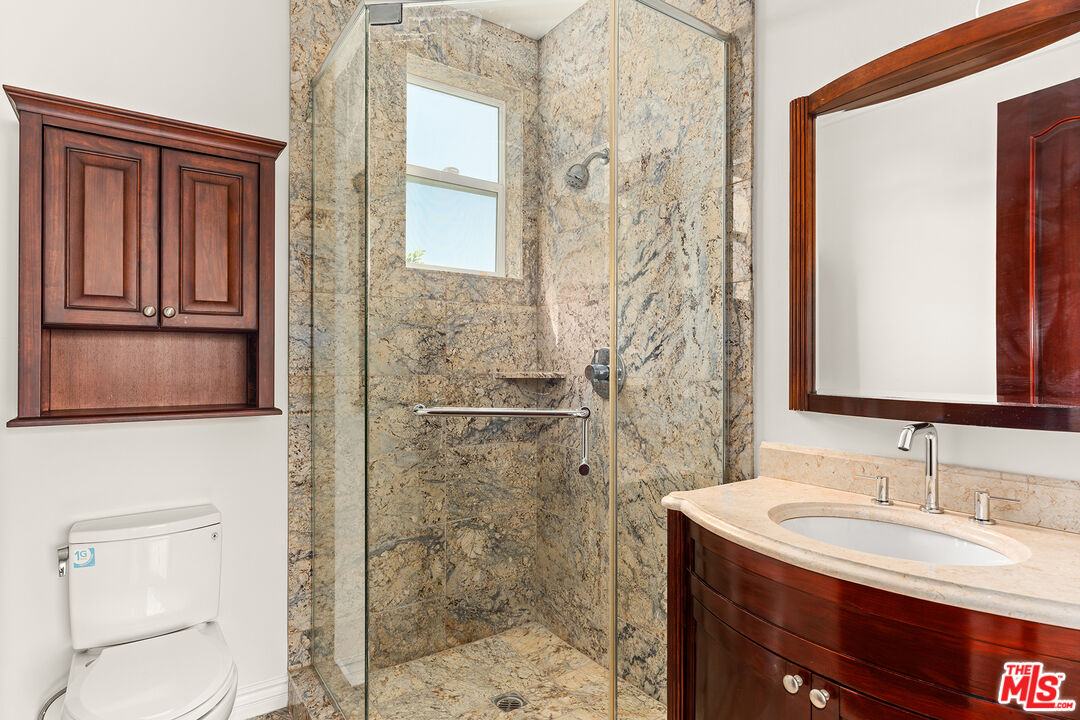 632 N Kings Rd Unit: 302