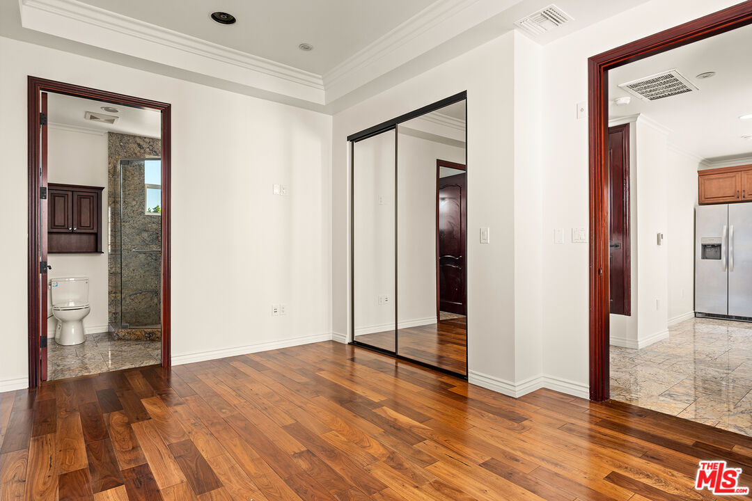 632 N Kings Rd Unit: 302