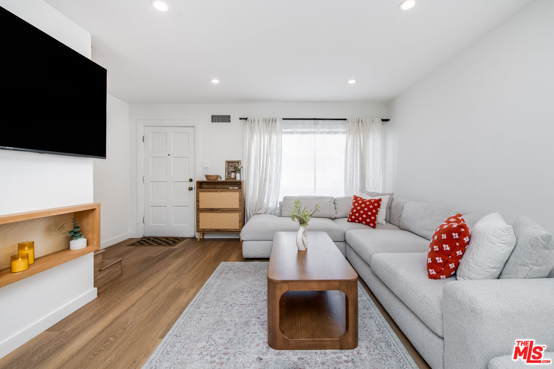 4558 Willis Ave Unit: 121