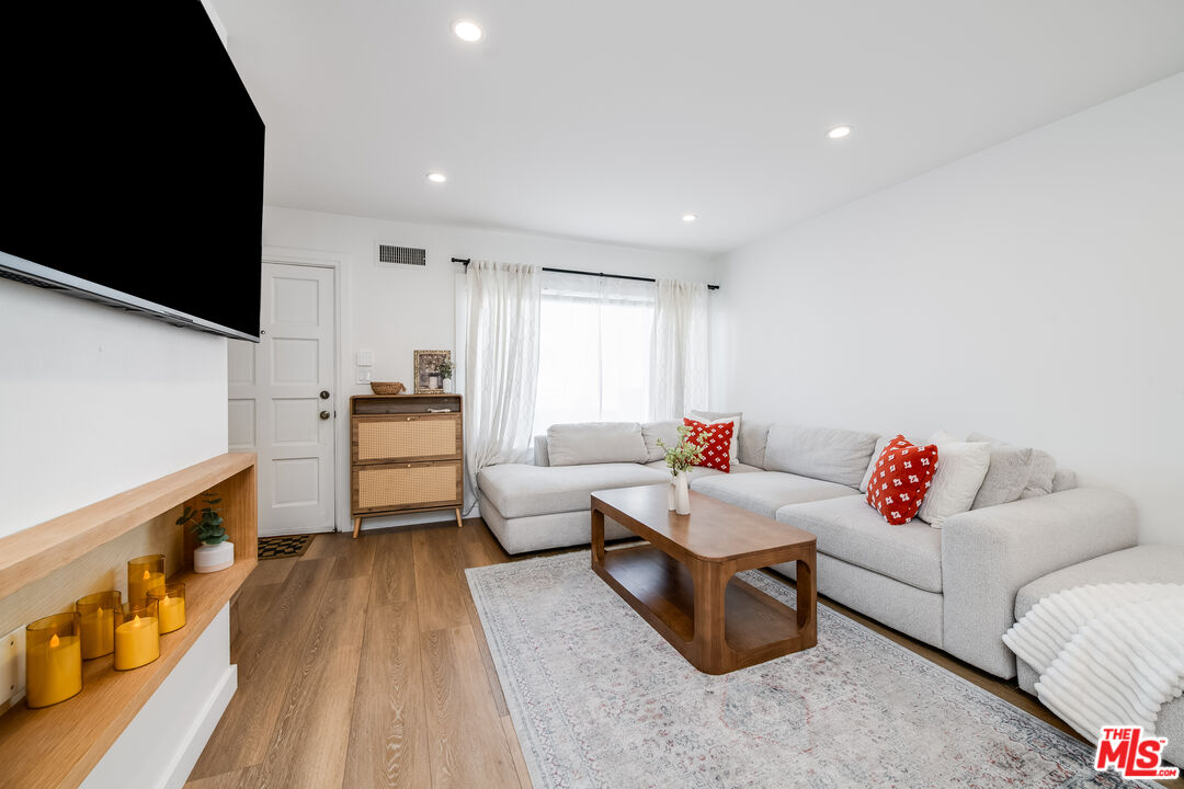 4558 Willis Ave Unit: 121