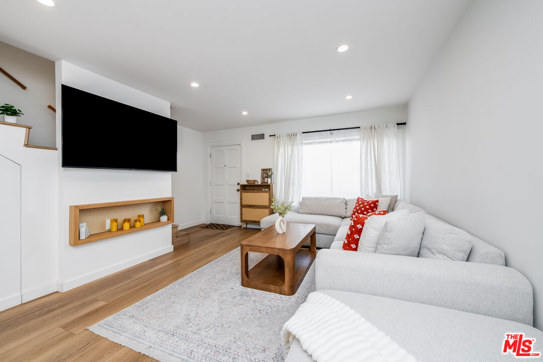 4558 Willis Ave Unit: 121