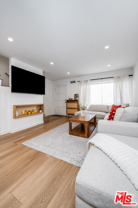 4558 Willis Ave Unit: 121