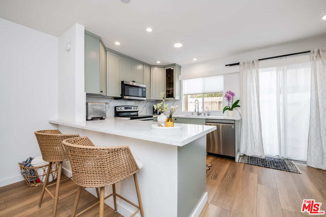 4558 Willis Ave Unit: 121