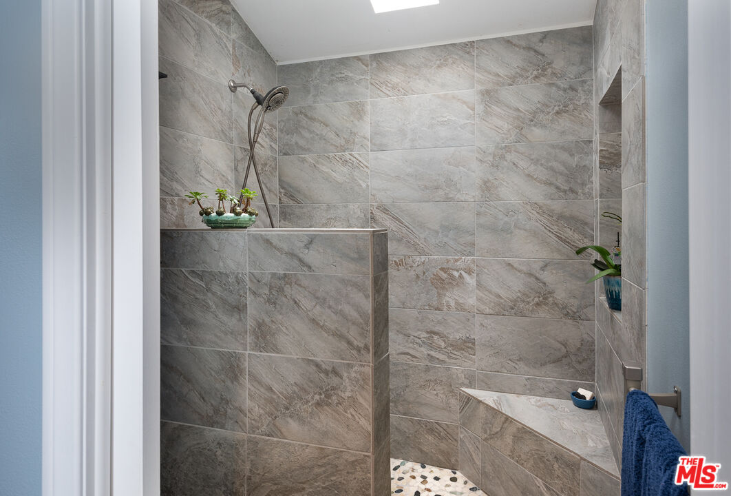 8308 Flight Ave Unit: ADU