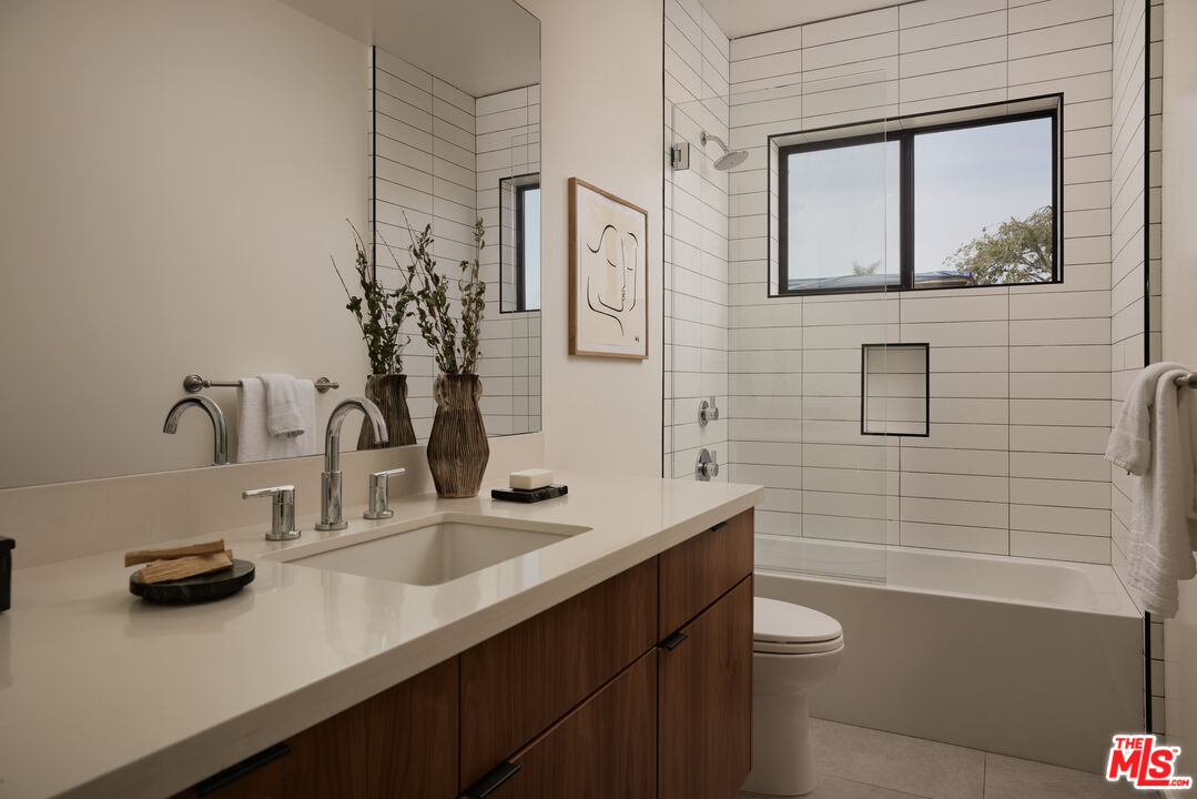 3214 Highland Ave Unit: 4