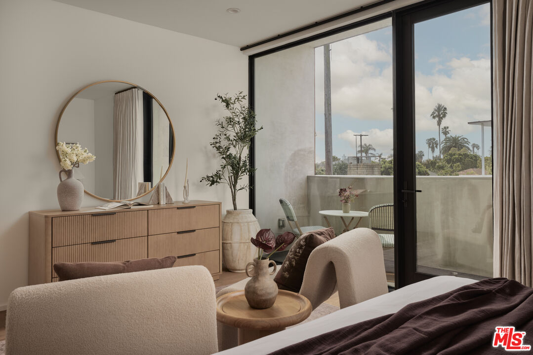 3214 Highland Ave Unit: 4