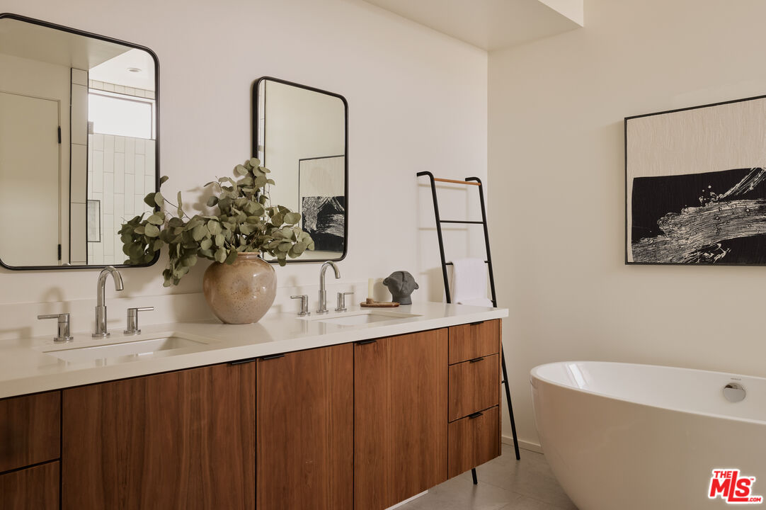 3214 Highland Ave Unit: 4