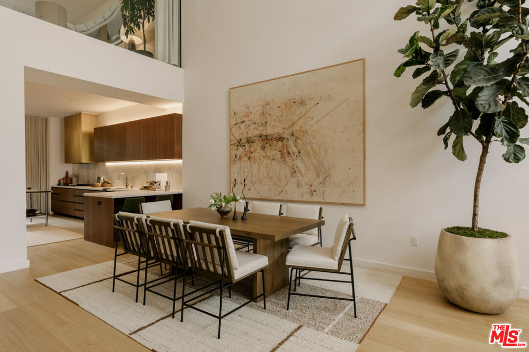 702 N Doheny Dr Unit: TH19