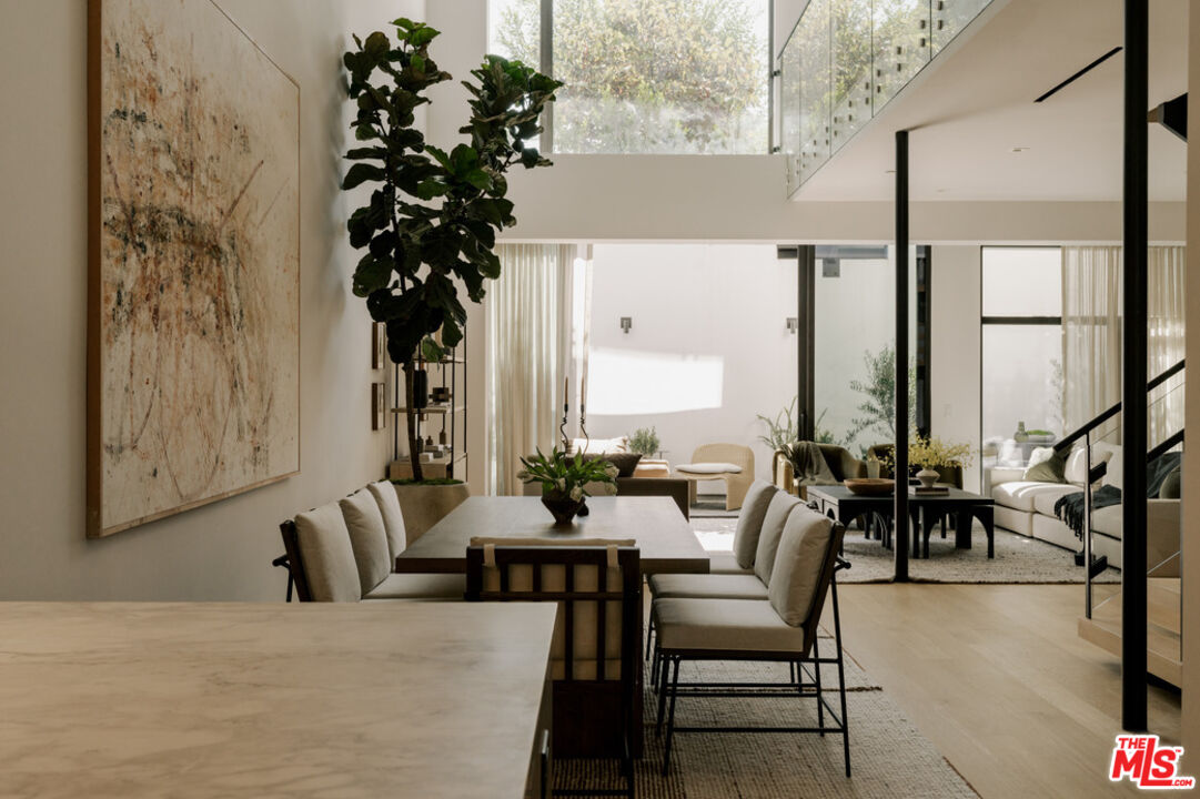 702 N Doheny Dr Unit: TH19