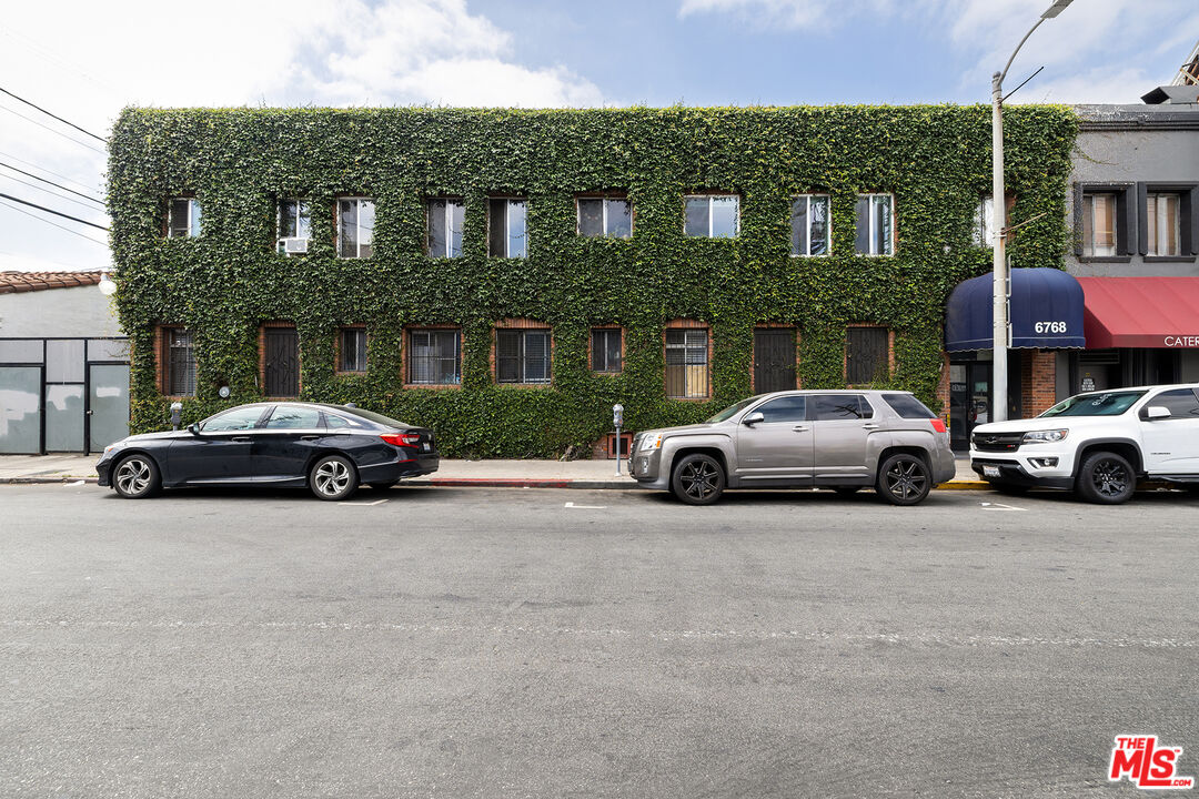 6768 Lexington Ave Unit: 6