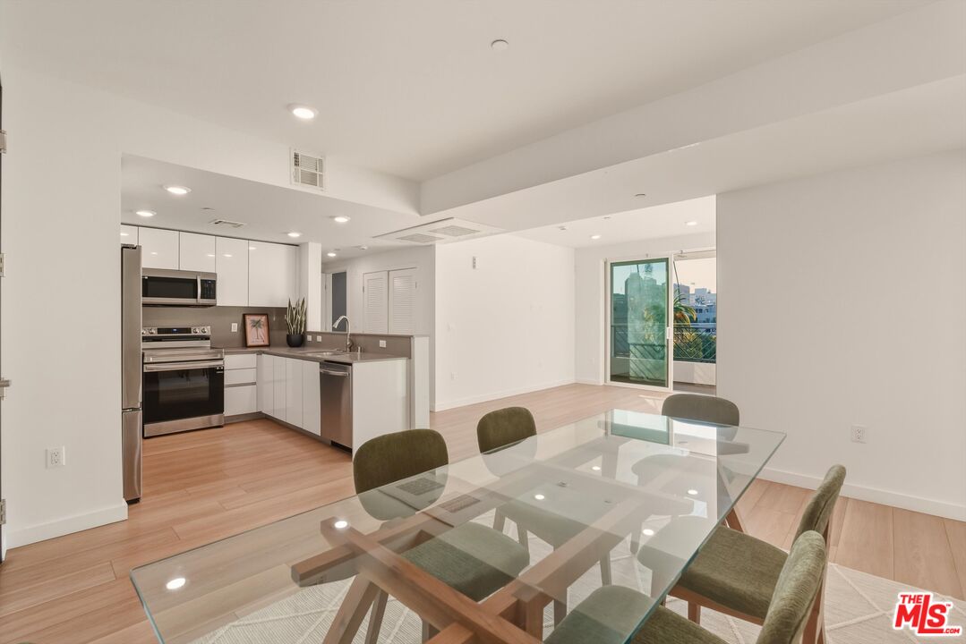 1759 N Gower St Unit: 404