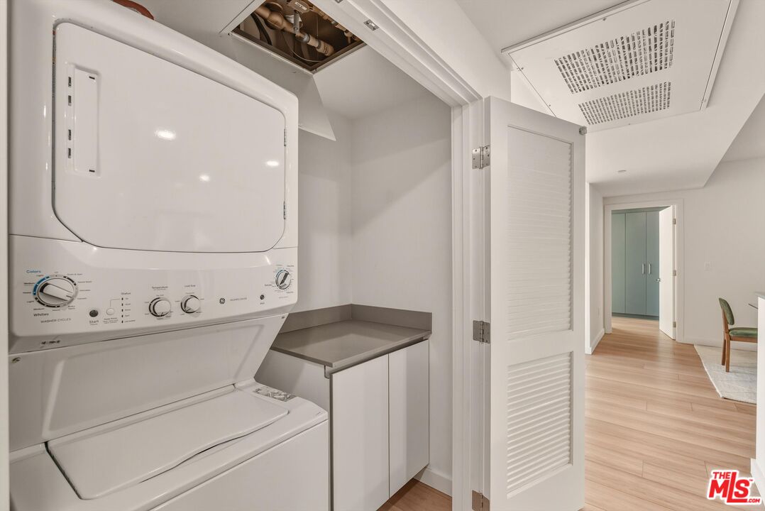 1759 N Gower St Unit: 404