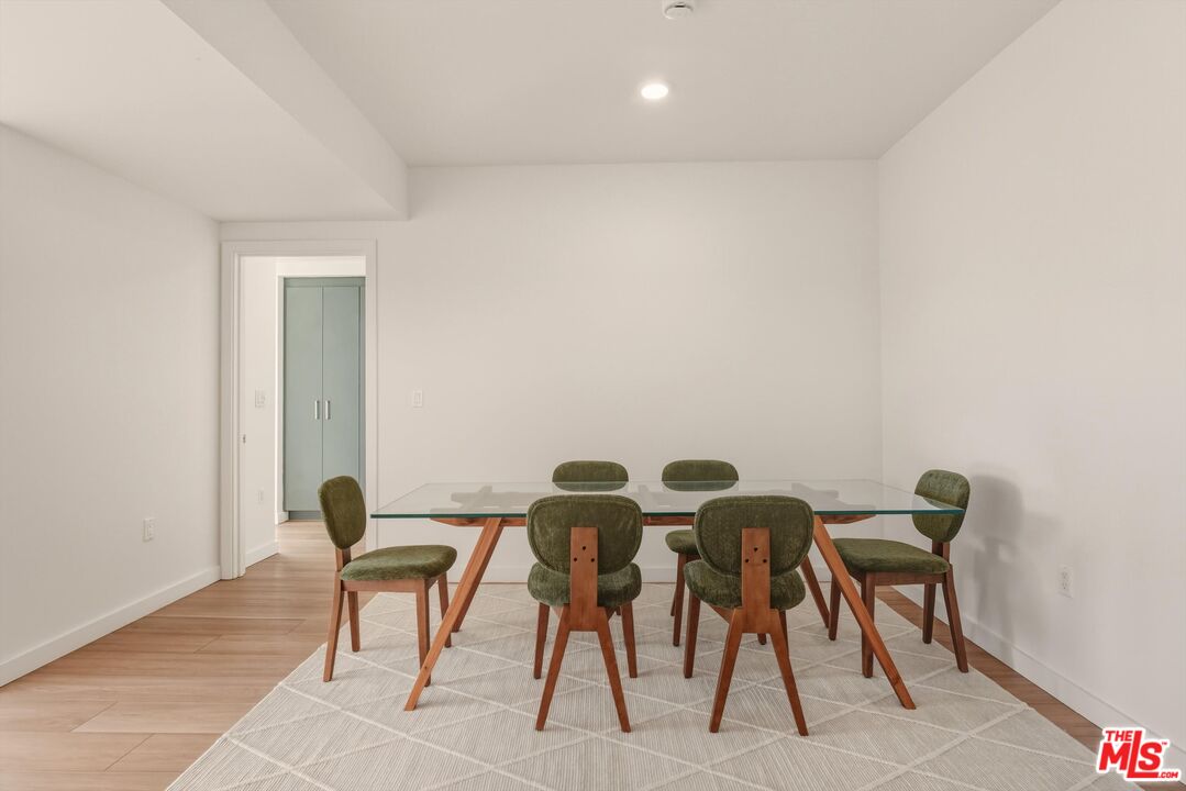 1759 N Gower St Unit: 404