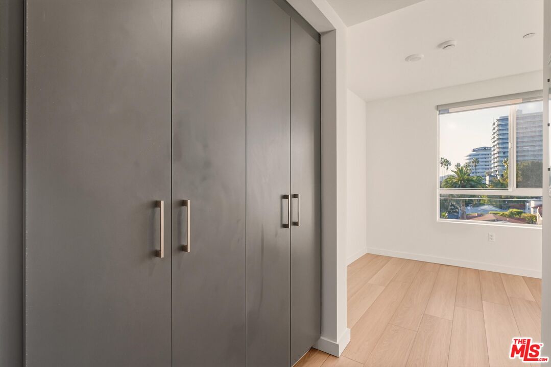 1759 N Gower St Unit: 404