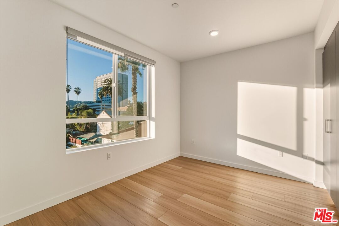 1759 N Gower St Unit: 404