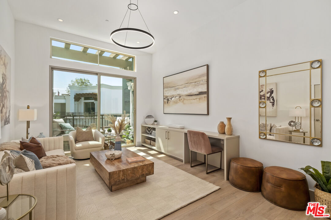 130 S Sepulveda Blvd Unit: 101