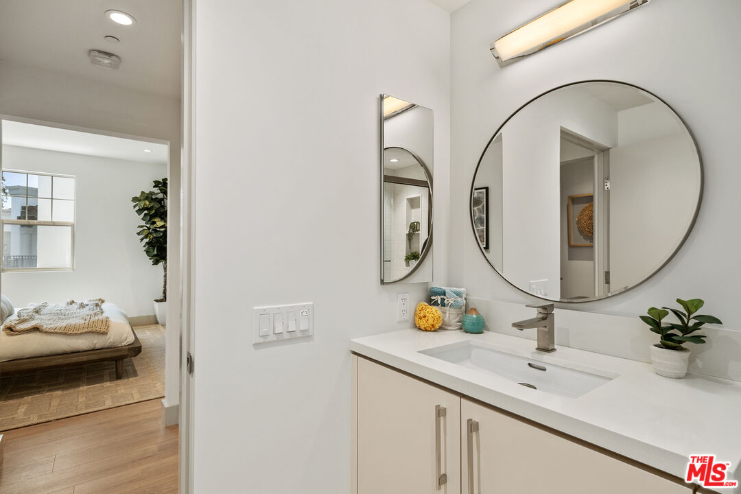 130 S Sepulveda Blvd Unit: 101