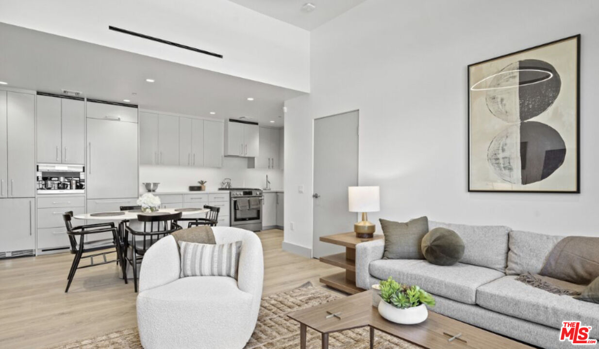 130 S Sepulveda Blvd Unit: 203