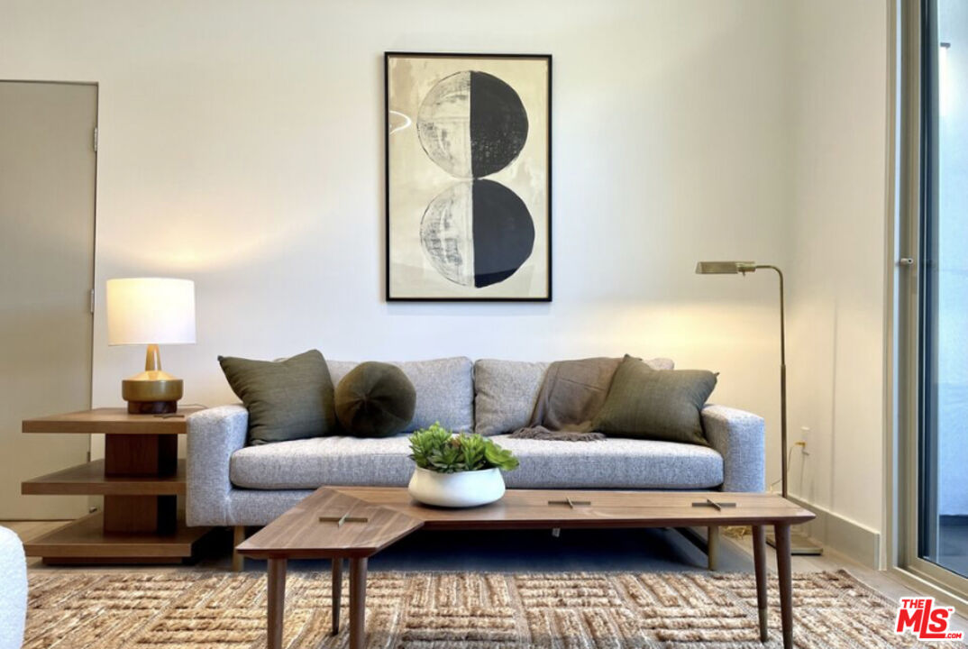 130 S Sepulveda Blvd Unit: 203