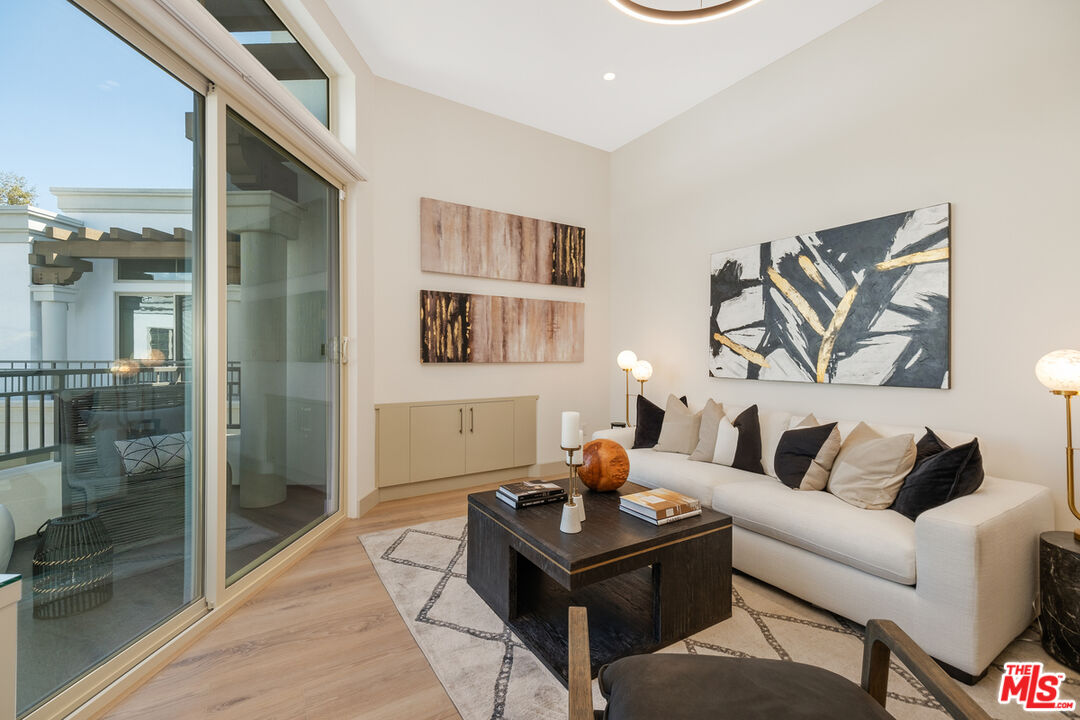 130 S Sepulveda Blvd Unit: 411