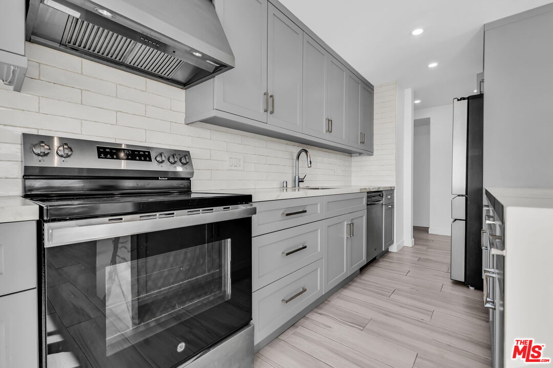 1155 N La Cienega Blvd Unit: 1106