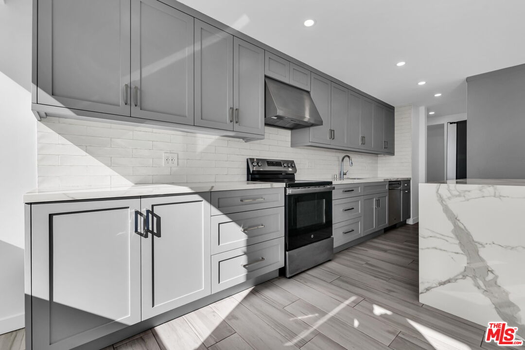 1155 N La Cienega Blvd Unit: 1106