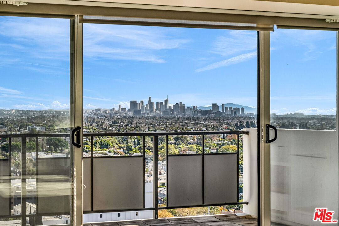 1155 N La Cienega Blvd Unit: 1106