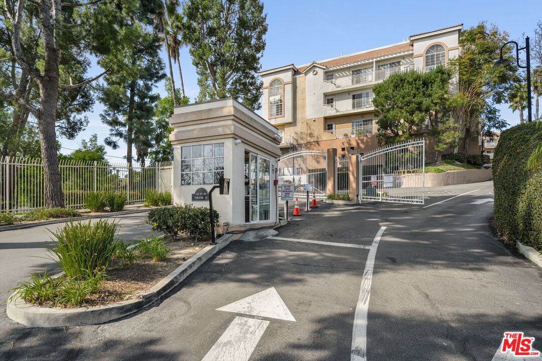 4750 Templeton St Unit: 1104