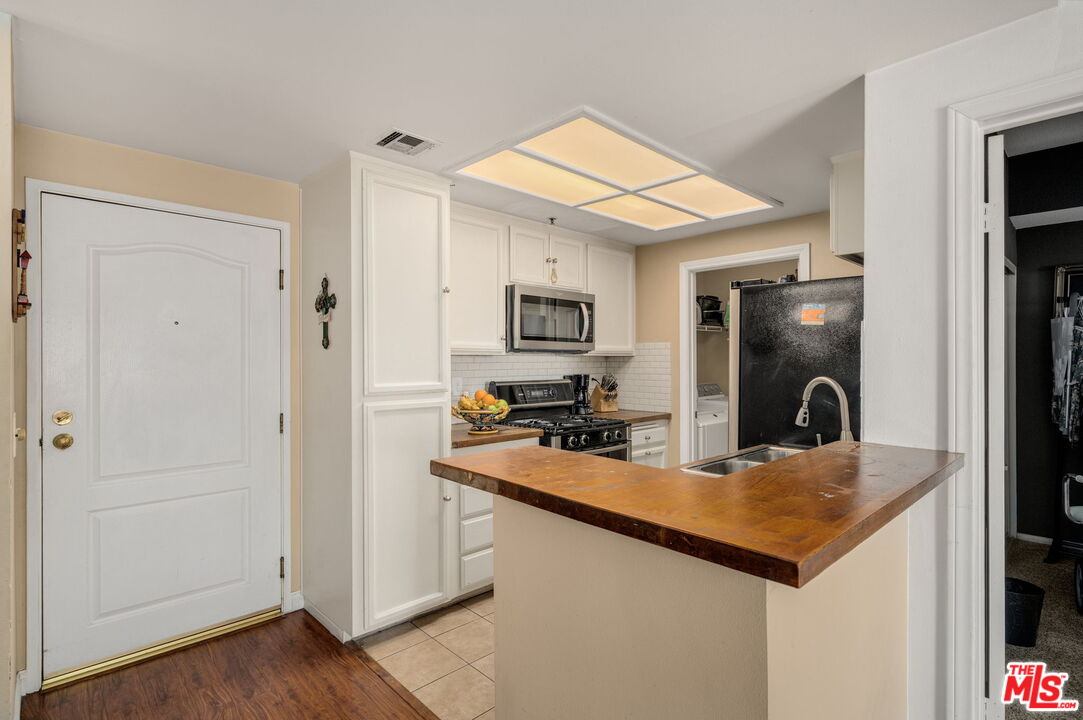 4750 Templeton St Unit: 1104