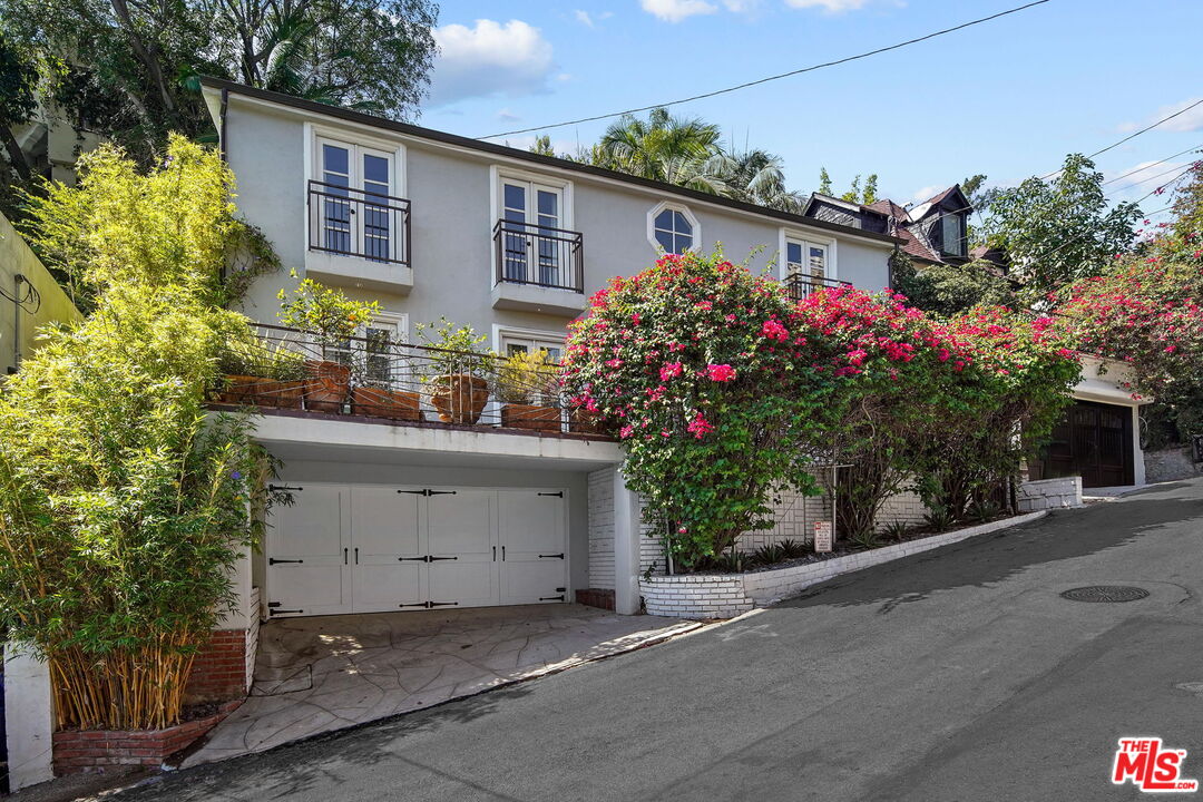 1531 Marmont Ave