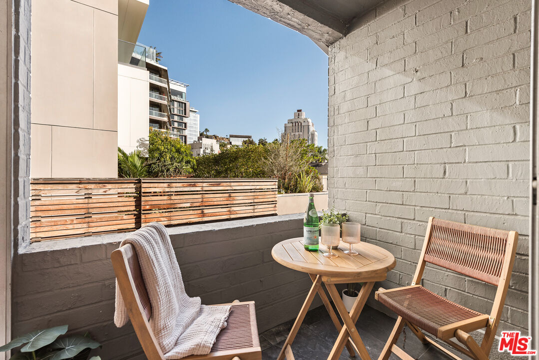 8401 Fountain Ave Unit: 13