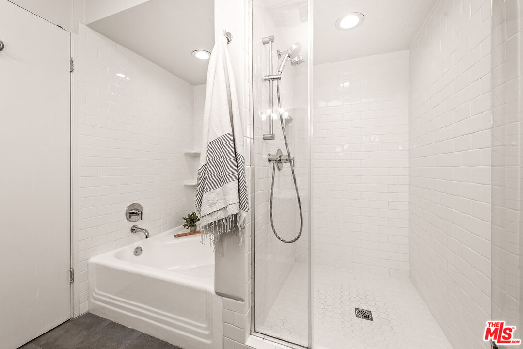 8401 Fountain Ave Unit: 13