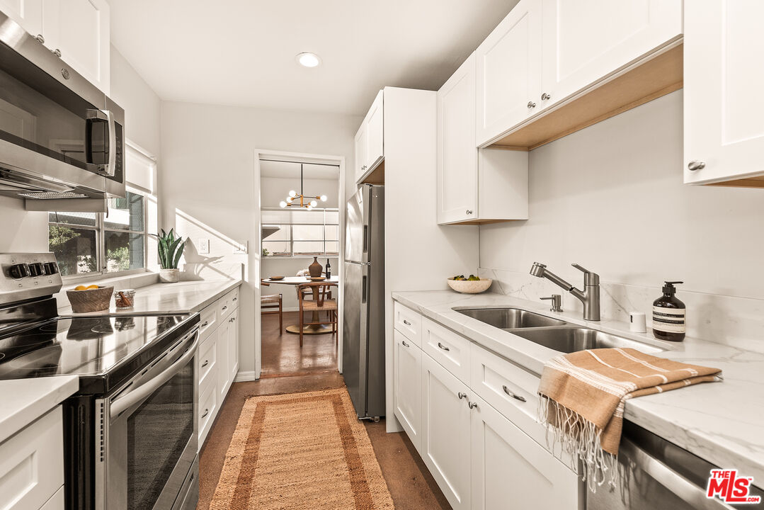 8401 Fountain Ave Unit: 13