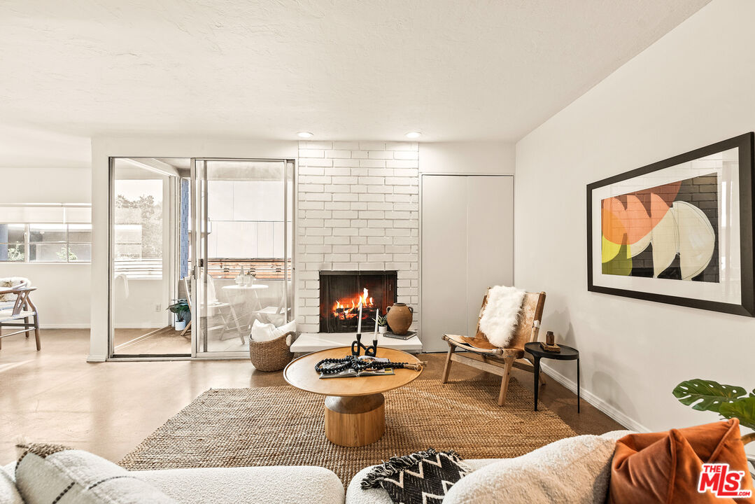 8401 Fountain Ave Unit: 13