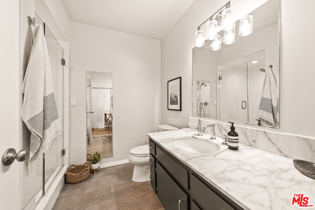 8401 Fountain Ave Unit: 13