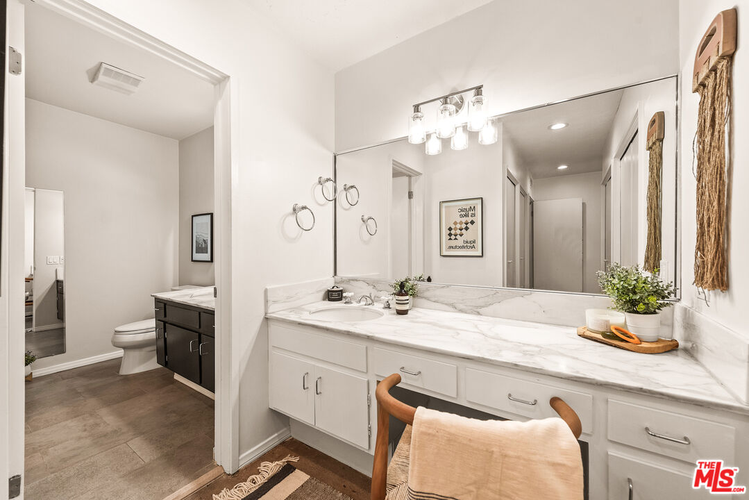 8401 Fountain Ave Unit: 13