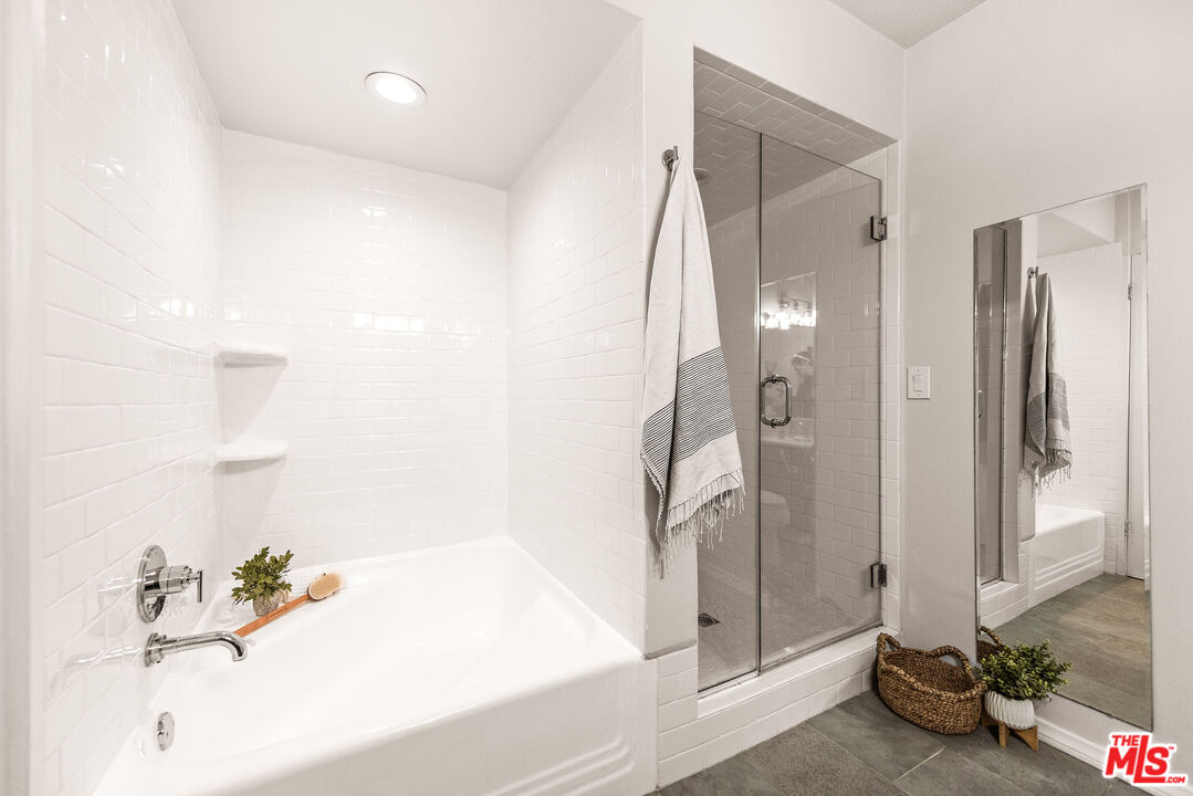 8401 Fountain Ave Unit: 13