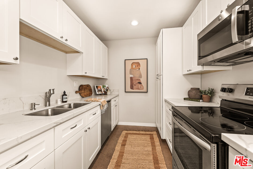 8401 Fountain Ave Unit: 13