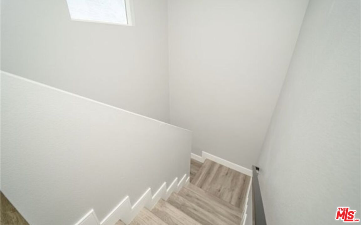 1348 E Vernon Ave Unit: 1348 1/2