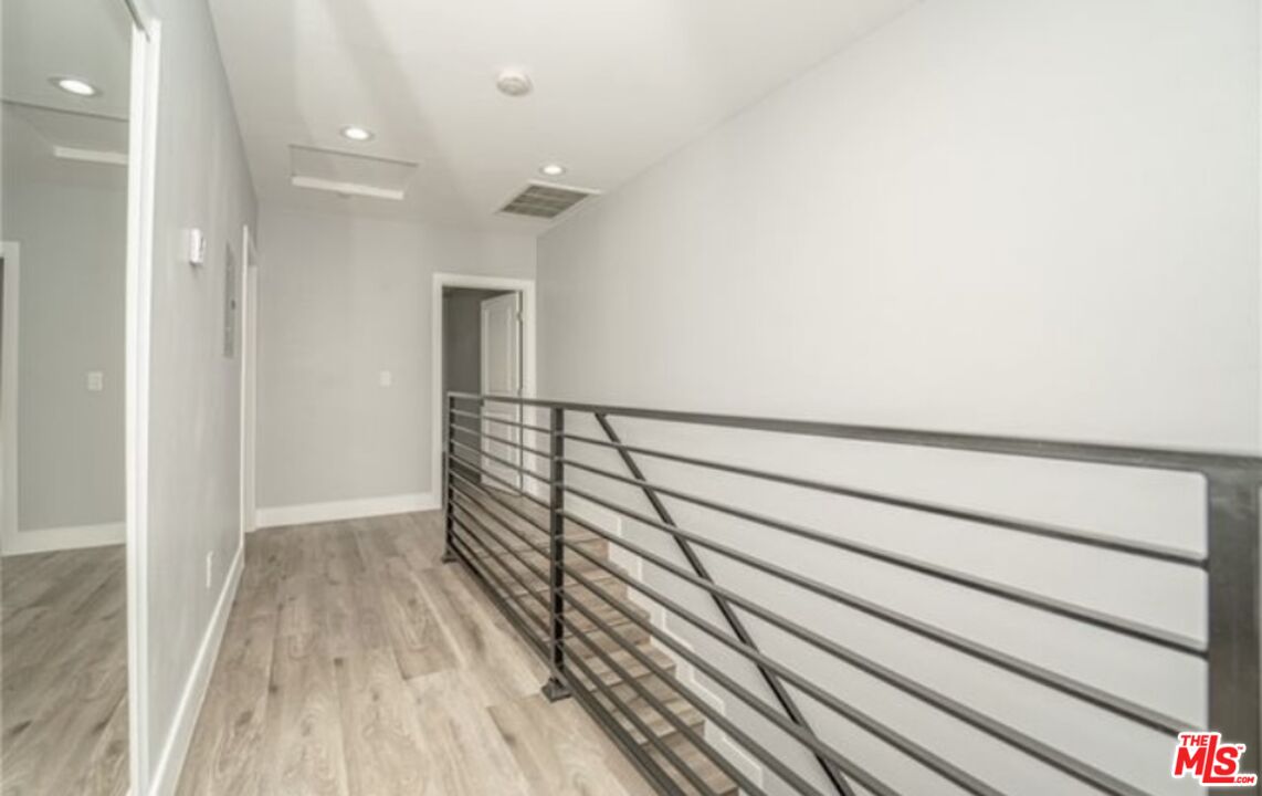 1348 E Vernon Ave Unit: 1348 1/2