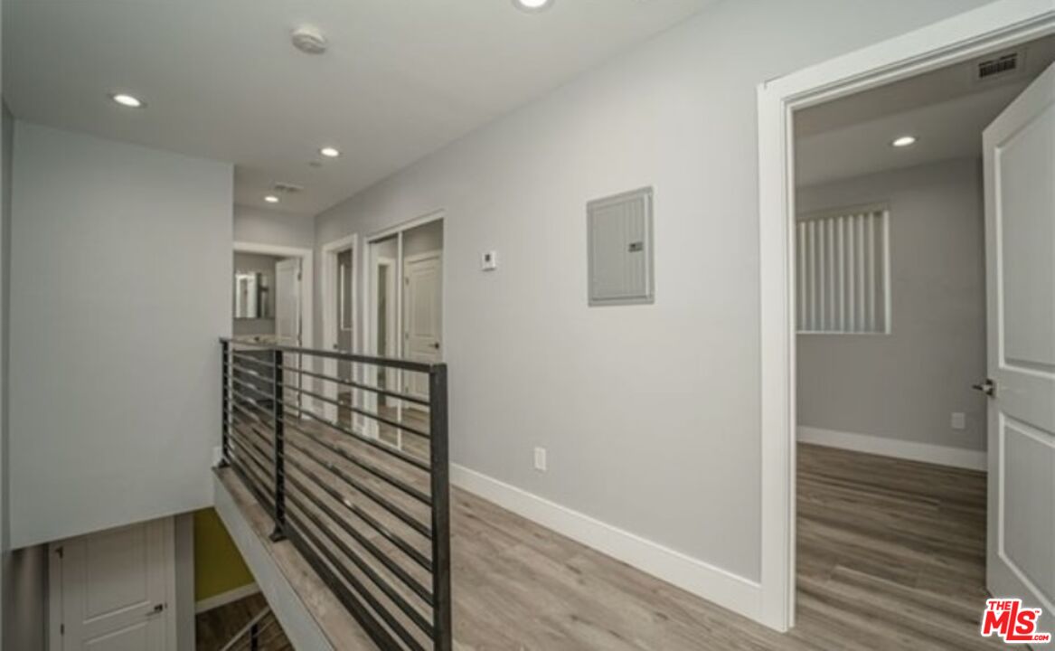 1348 E Vernon Ave Unit: 1348 1/2