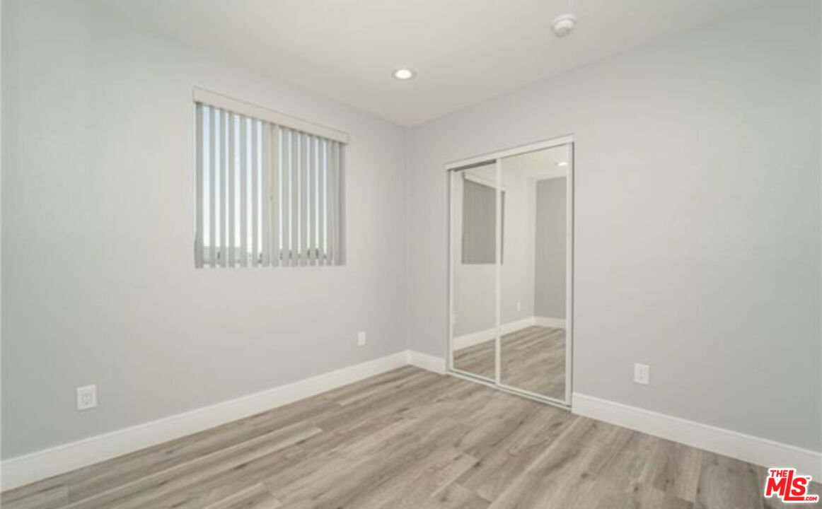 1348 E Vernon Ave Unit: 1348 1/2