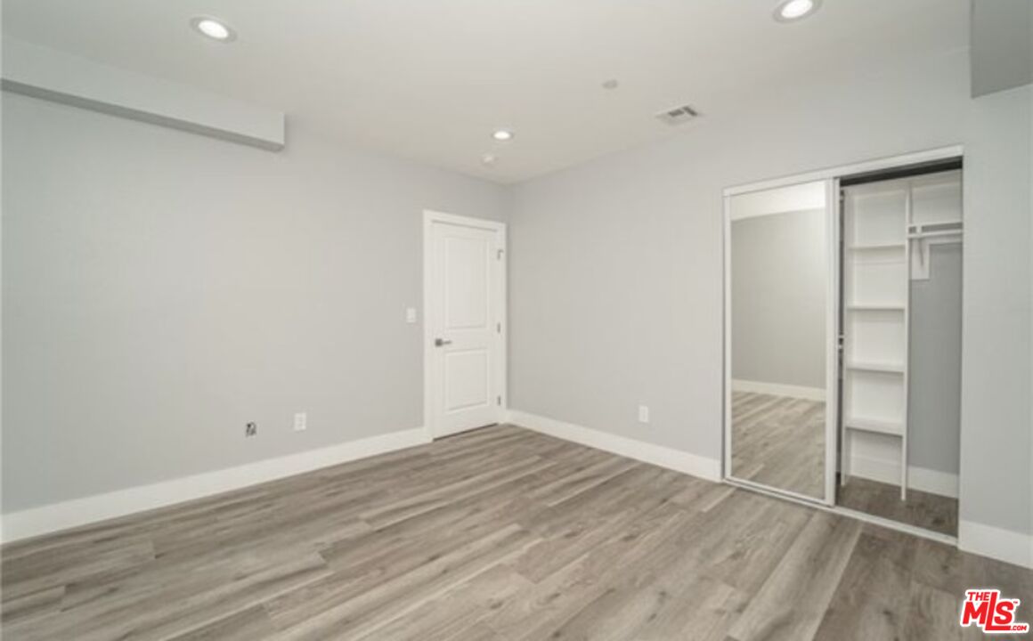 1348 E Vernon Ave Unit: 1348 1/2