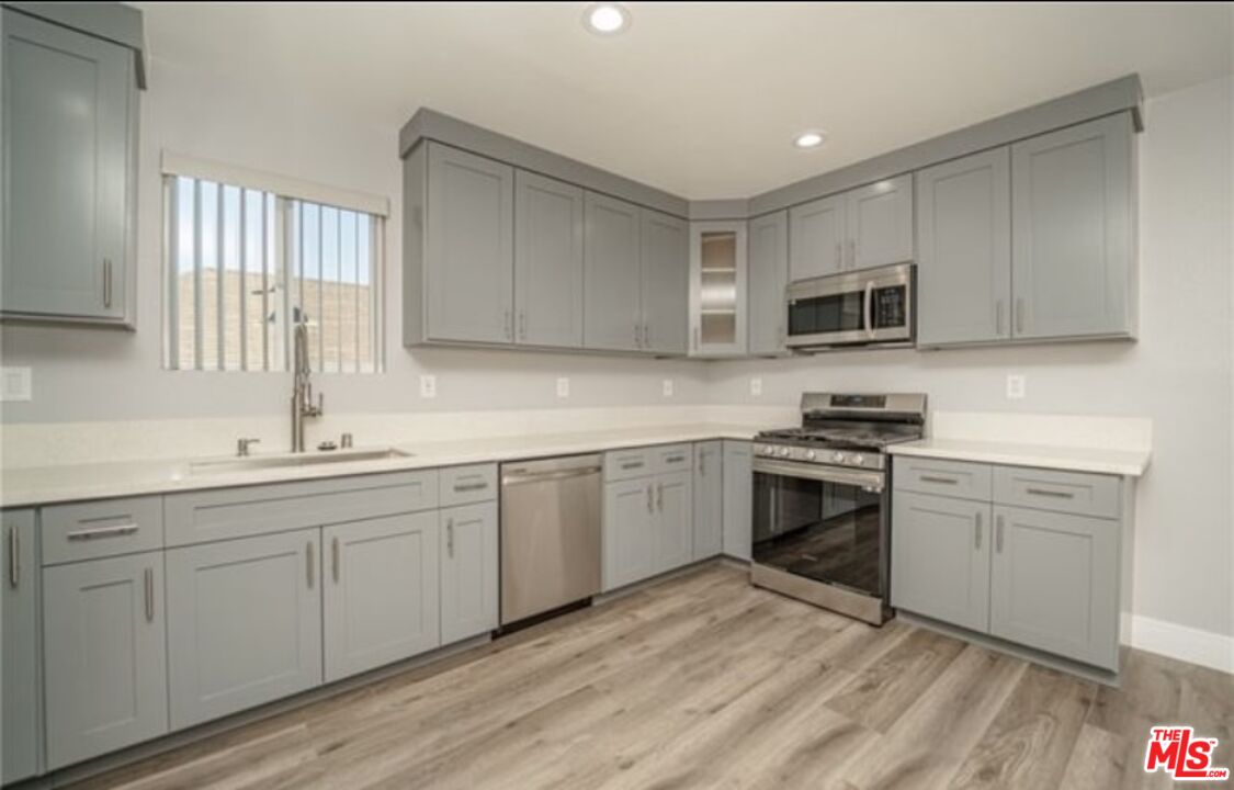 1348 E Vernon Ave Unit: 1348 1/2