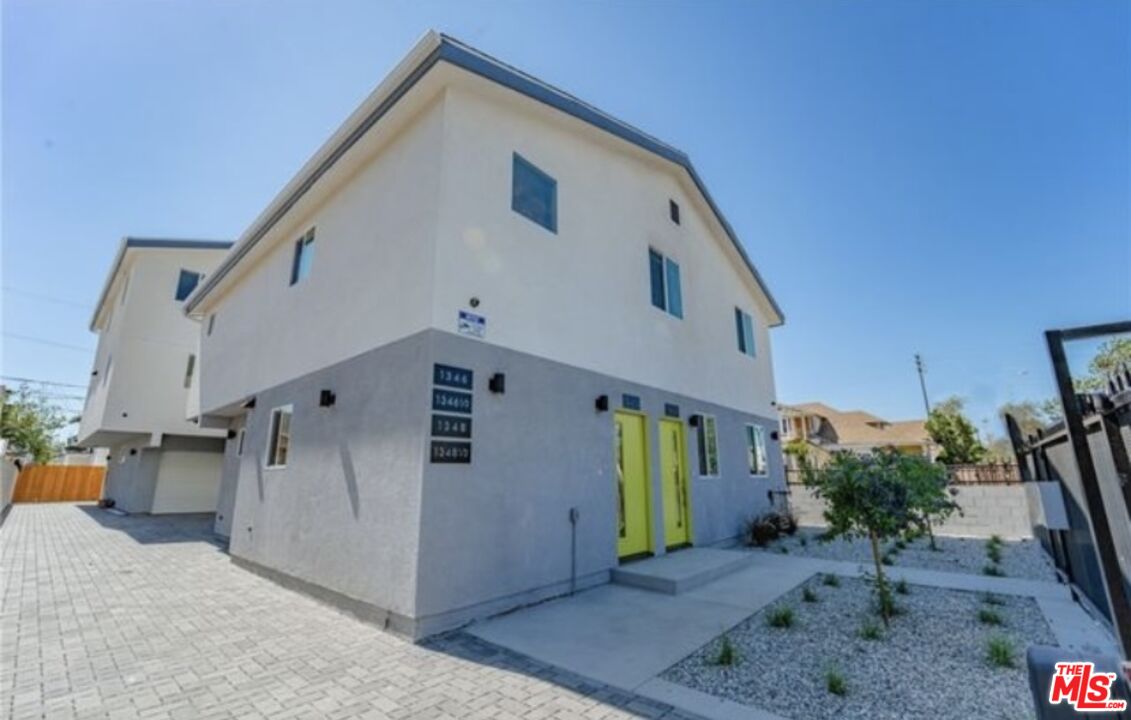 1348 E Vernon Ave Unit: 1348