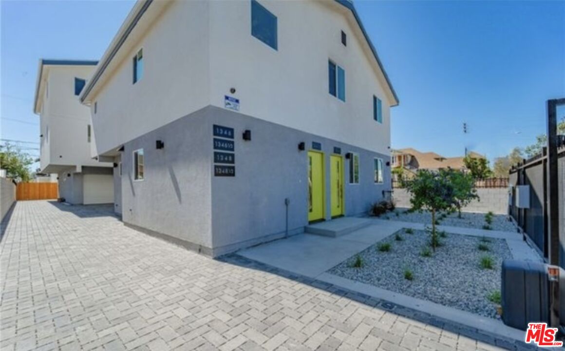 1348 E Vernon Ave Unit: 1348