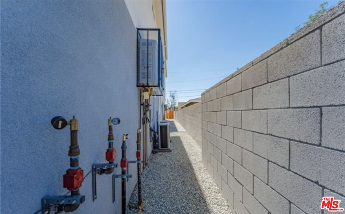 1348 E Vernon Ave Unit: 1348